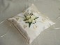 Preview: edles Ringkissen zur Hochzeit creme mit Taubenpaar & Rosen RK0020