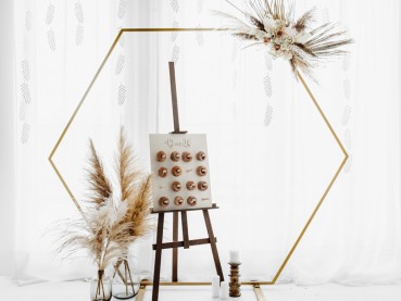 Donut Wand zur Hochzeit aus Holz mieten / 12 €