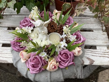 Grabschmuck, Allerheiligengesteck, Kranz FH0028 - grau, mauve, aprikot - Engel mit Teelicht