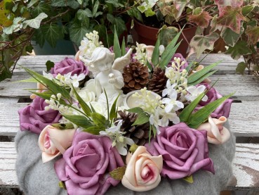 Grabschmuck, Allerheiligengesteck, Kranz FH0028 - grau, mauve, aprikot - Engel mit Teelicht