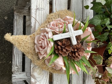 Grabschmuck, Allerheiligengesteck, Herz FH0035 - Rosen aprikot - Kreuz