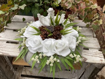 Grabschmuck, Allerheiligengesteck, Kranz FH0036 - grau, weiß - Engel in Hände