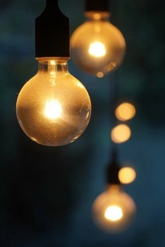 Lichterkette Glühbirnen warmweiß / 13 € Miete