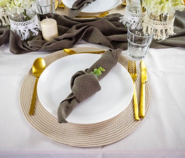 Vermietung von Musselin Stoff Servietten ca. 40 cm x 40 cm - Farbe taupe / 1,10 €