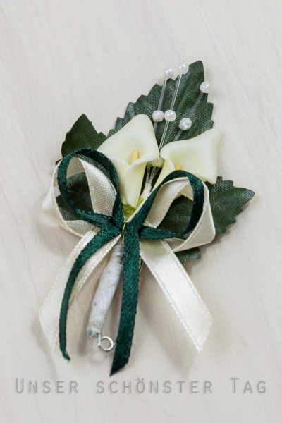Gästeanstecker "Saskia" zur Hochzeit AS0016 im 10er Set mit Calla - grün, creme