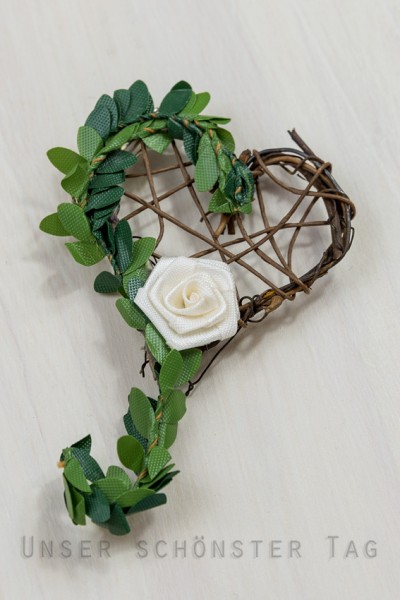 Gästeanstecker "Vroni" zur Hochzeit im 10er Set AS0039 Rebenherz - creme, braun