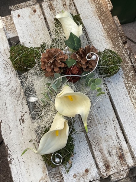 Grabschmuck, Allerheiligengesteck, Kreuz FH0006 - Moos - Calla