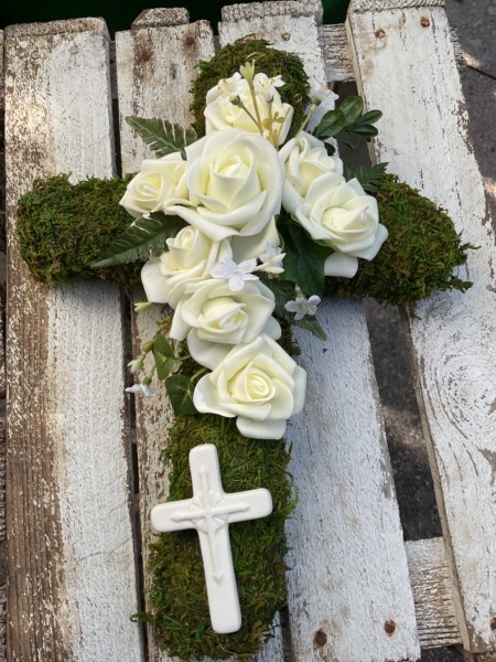 Grabschmuck, Allerheiligengesteck, Kreuz FH0008 - Moos - Rosen weiß