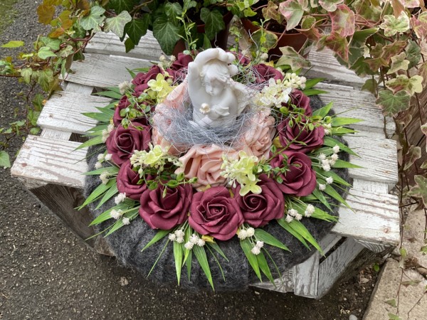 Grabschmuck, Allerheiligengesteck, Kranz FH0034 - grau, bordeaux, aprikot - Engel in Hand