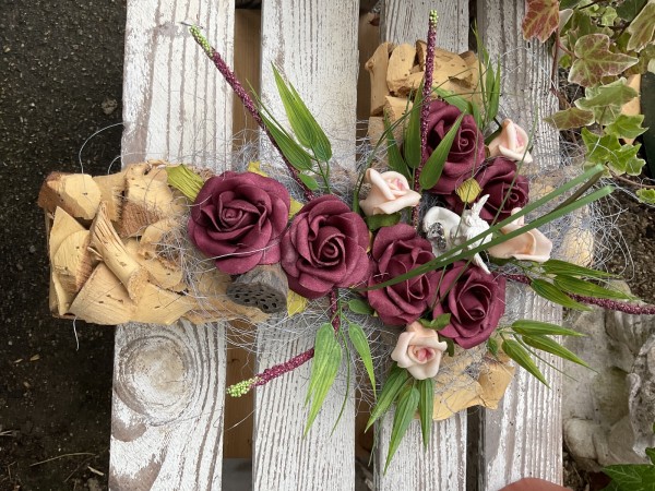 Grabschmuck, Allerheiligengesteck, Kreuz FH0038 - Holz, bordeaux Rosen