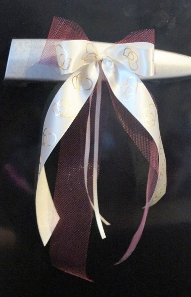 Antennenschleifen " Patricia " zur Hochzeit SCH0153 im 10er Set - creme Tüll bordeaux