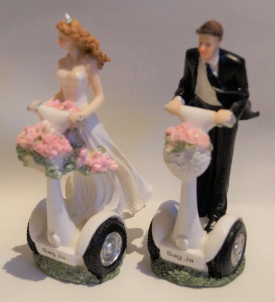 Tortenfigur Tortenaufsatz zur Hochzeit Brautpaar auf Segway 16 cm TA0125