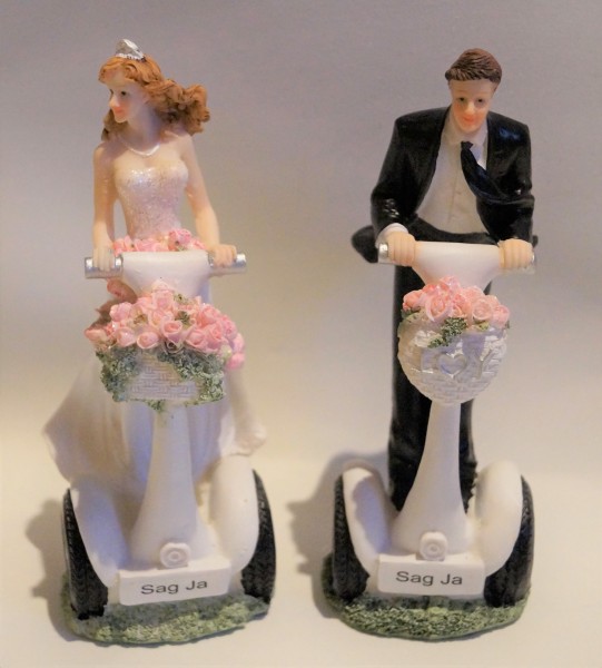 Tortenfigur Tortenaufsatz zur Hochzeit Brautpaar auf Segway 16 cm TA0125