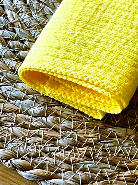 Vermietung von Musselin Stoff Servietten ca. 40 cm x 40 cm - Farbe gelb / 1,10 €