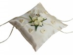 edles Ringkissen zur Hochzeit creme mit Taubenpaar & Rosen RK0020